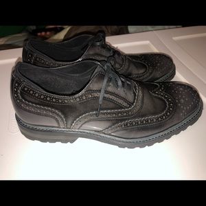 Kenneth Cole grey leather wing tips 7.5 M lug bottom